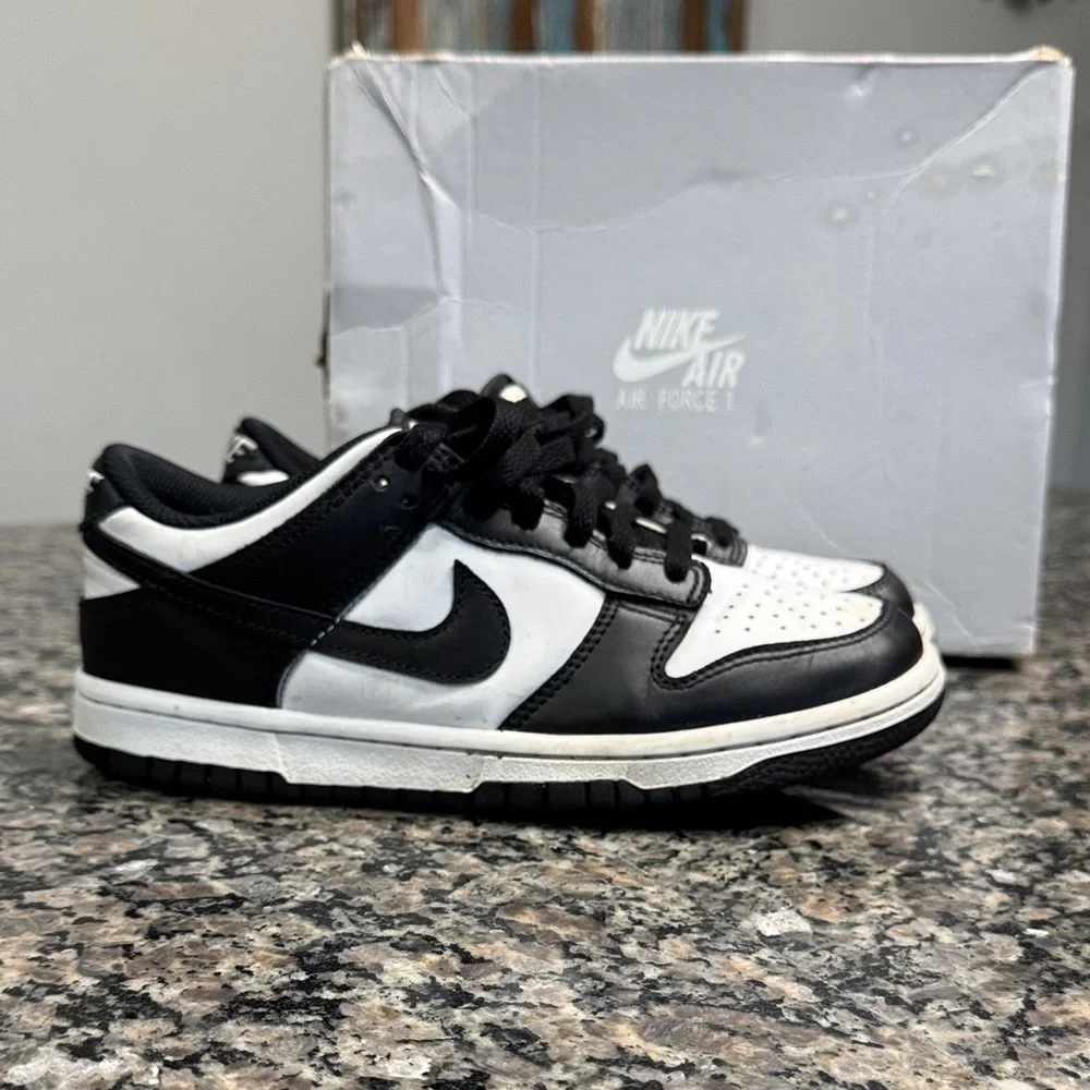 Nike Air Force 1 LE Black and White Sneakers EUC 4.5 Y